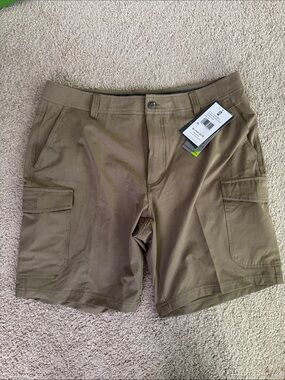 NWT-Men’s free country Khaki cargo shorts size 36